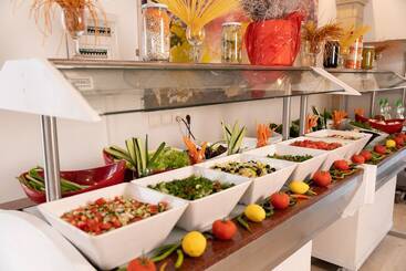 هتل Tiana Beach Resort   All Inclusive