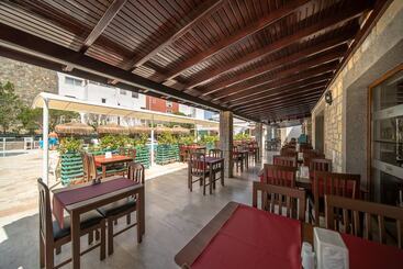 هتل Tiana Beach Resort   All Inclusive