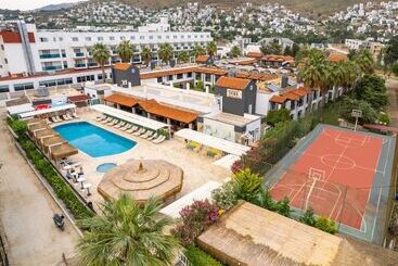 هتل Tiana Beach Resort   All Inclusive