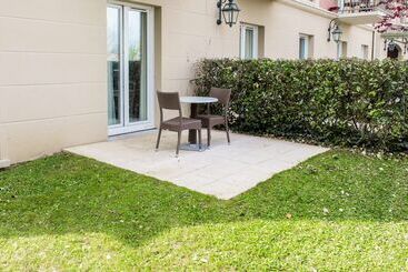 هتل Tulip Inn Honfleur Residence & Spa