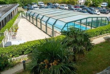Отель Vacanceole  Le Duguesclin