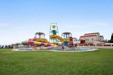 استراحتگاه Ramada Hotel & Suites By Wyndham Ayia Napa