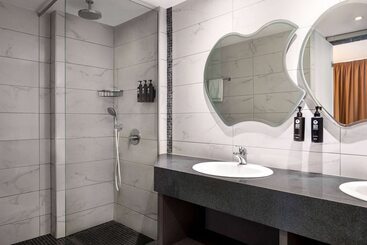 استراحتگاه Ramada Hotel & Suites By Wyndham Ayia Napa