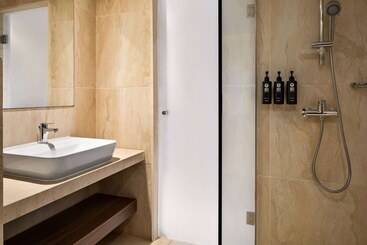 استراحتگاه Ramada Hotel & Suites By Wyndham Ayia Napa