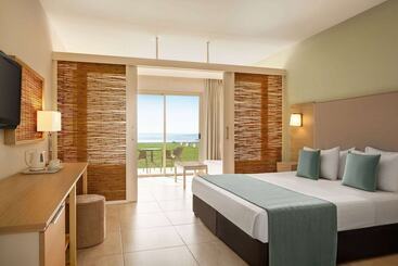 استراحتگاه Ramada Hotel & Suites By Wyndham Ayia Napa