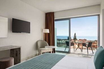 استراحتگاه Ramada Hotel & Suites By Wyndham Ayia Napa