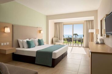 استراحتگاه Ramada Hotel & Suites By Wyndham Ayia Napa