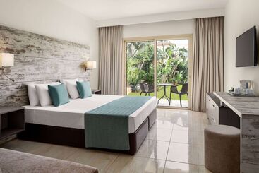 استراحتگاه Ramada Hotel & Suites By Wyndham Ayia Napa