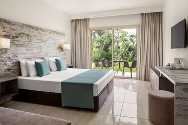 استراحتگاه Ramada Hotel & Suites By Wyndham Ayia Napa