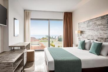 استراحتگاه Ramada Hotel & Suites By Wyndham Ayia Napa