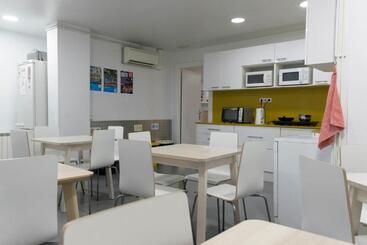 هتل Alberguinn Youth Hostel
