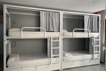 هتل Alberguinn Youth Hostel