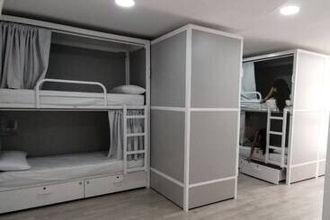 هتل Alberguinn Youth Hostel