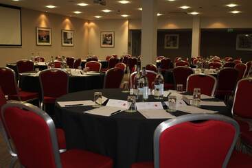 هتل Doubletree By Hilton  Milton Keynes