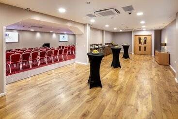 هتل Doubletree By Hilton  Milton Keynes