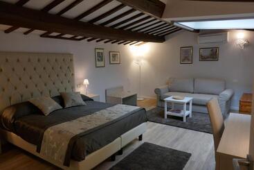 هتل Elisa Guest House