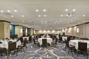 هتل Embassy Suites By Hilton Orlando Downtown