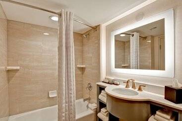 هتل Embassy Suites By Hilton Orlando Downtown