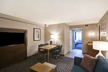 هتل Embassy Suites By Hilton Orlando Downtown