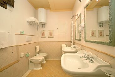 هتل La Casa Del Garbo   Luxury Rooms & Suite