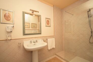 هتل La Casa Del Garbo   Luxury Rooms & Suite