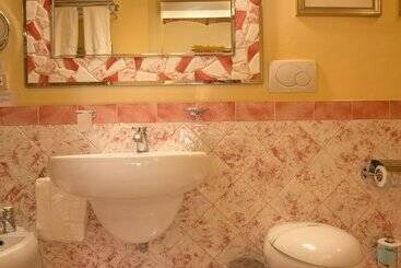 هتل La Casa Del Garbo   Luxury Rooms & Suite