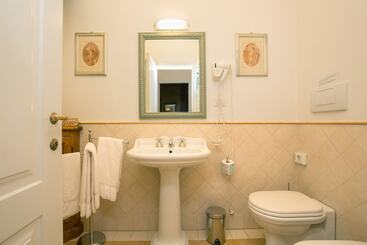 هتل La Casa Del Garbo   Luxury Rooms & Suite