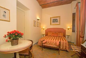 هتل La Casa Del Garbo   Luxury Rooms & Suite