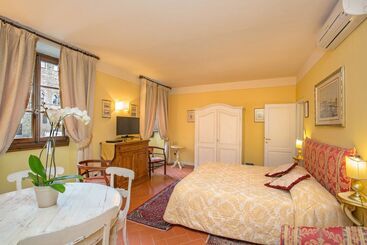 هتل La Casa Del Garbo   Luxury Rooms & Suite