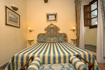 هتل La Casa Del Garbo   Luxury Rooms & Suite