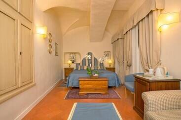 هتل La Casa Del Garbo   Luxury Rooms & Suite
