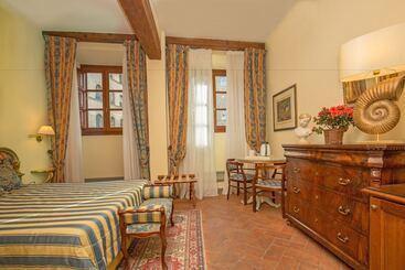 هتل La Casa Del Garbo   Luxury Rooms & Suite