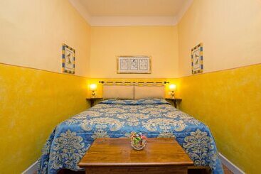 هتل La Casa Del Garbo   Luxury Rooms & Suite