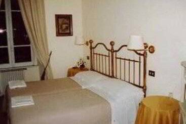 هتل Marta Guest House