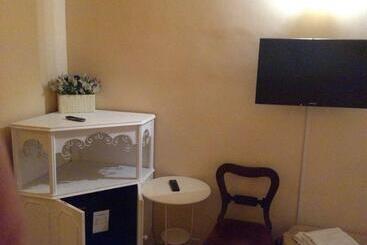 هتل Marta Guest House