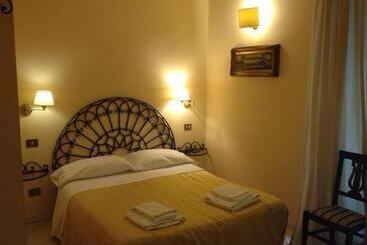 هتل Marta Guest House