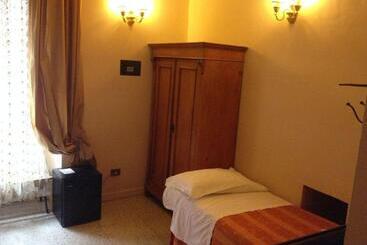 هتل Marta Guest House