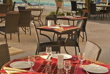 هتل Hôtel Miléade Méditerranée Port Fréjus