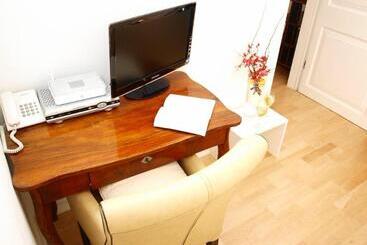 Hotell Miro Studio Apartments