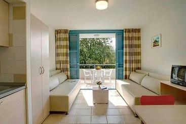 هتل Naturist Resort Solaris