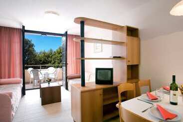 هتل Naturist Resort Solaris