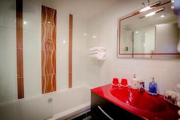 هتل Relais Saint Jean Troyes