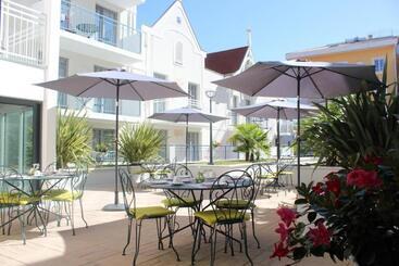 Отель Residhome Arcachon Plazza