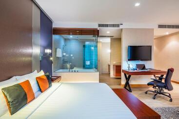 هتل Solo, Sukhumvit 2, Bangkok   Sha Extra Plus