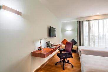 هتل Solo, Sukhumvit 2, Bangkok   Sha Extra Plus