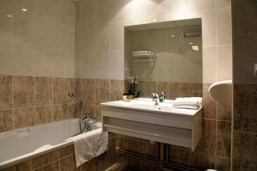 هتل The Originals City, Hôtel Paraylemonial
