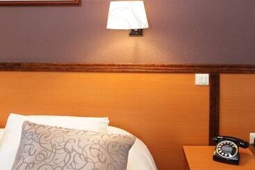 هتل The Originals City, Hôtel Paraylemonial