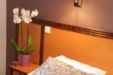 هتل The Originals City, Hôtel Paraylemonial
