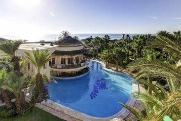 هتل Magic Life Africana