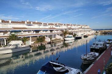 Apartamentos Poblado Marinero 3000